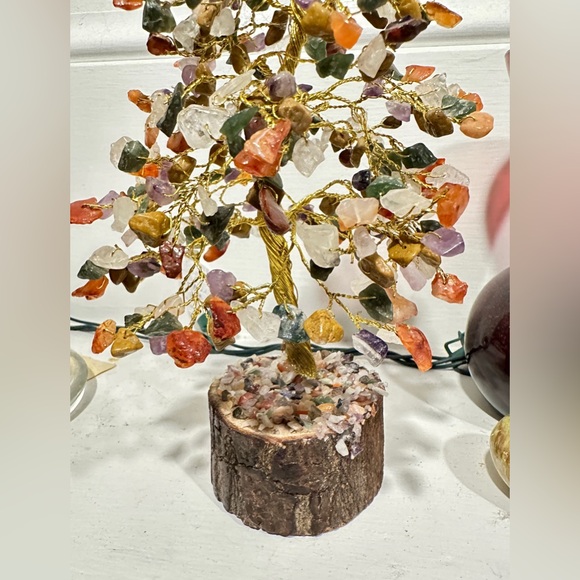 Home crystal tree gold leaf wire bends with semi precious stones 8 inch tall - Picture 9 of 12